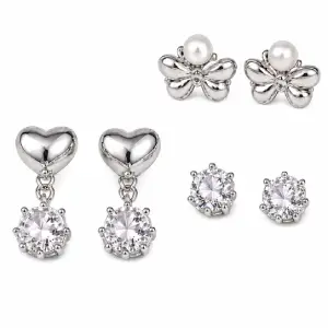 ESTUCHE TRES PARES DE ARETES CORAZON